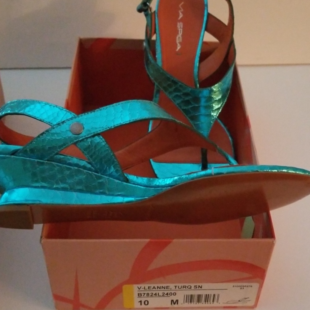 Sandals - Picture 2 of 3
